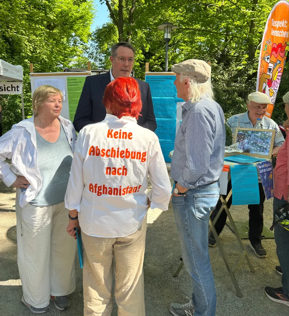 Gespräch von Alexander Schweitzer und Mitgliedern von Respekt: Menschen!